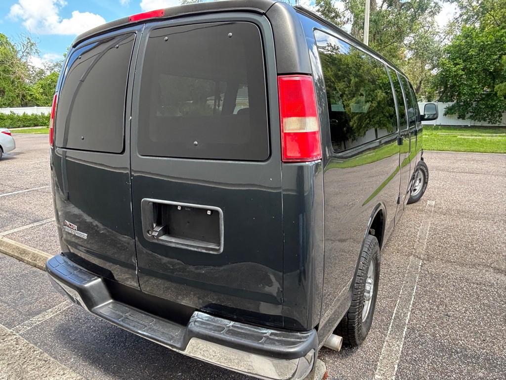 2017 Chevrolet Express Image 6