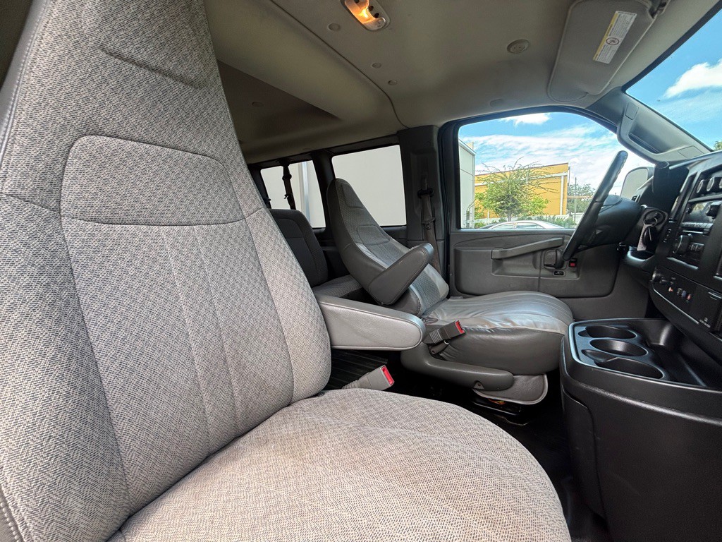 2017 Chevrolet Express Image 11