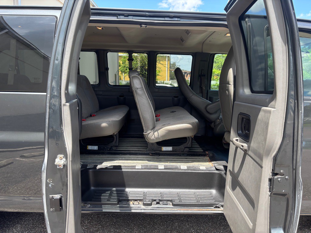 2017 Chevrolet Express Image 16