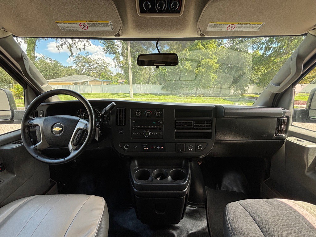 2017 Chevrolet Express Image 17