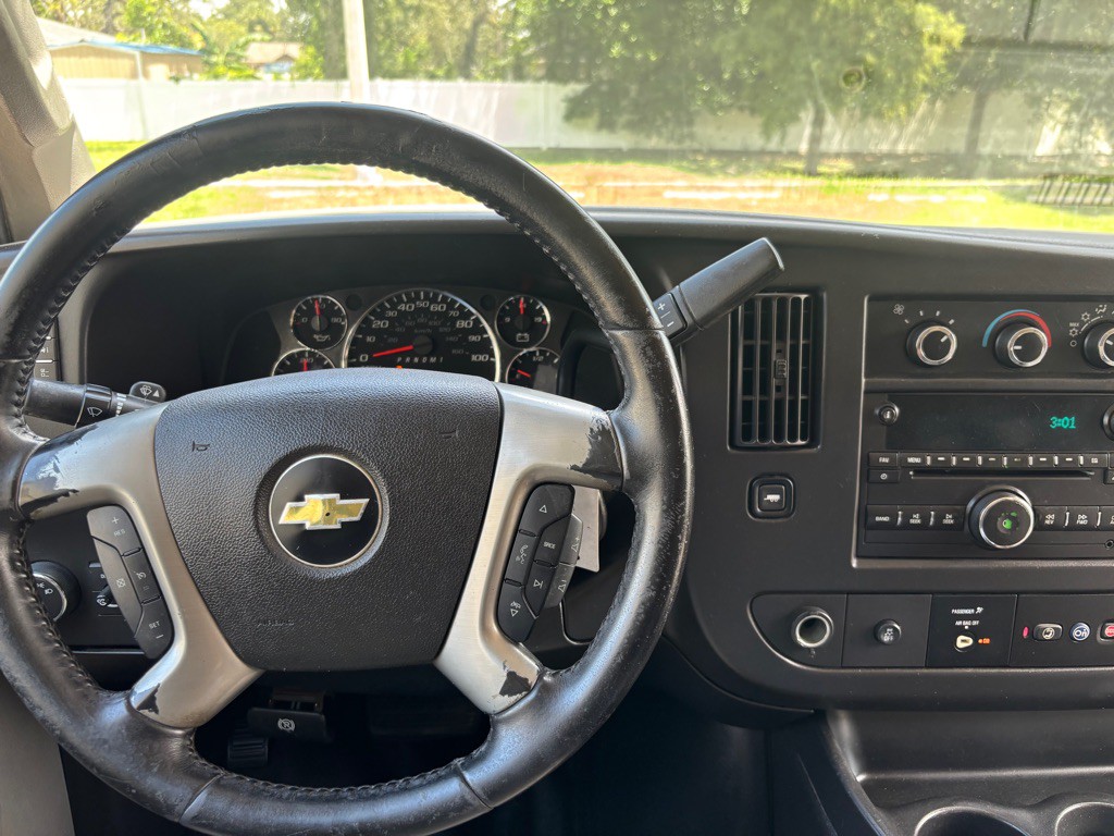 2017 Chevrolet Express Image 18