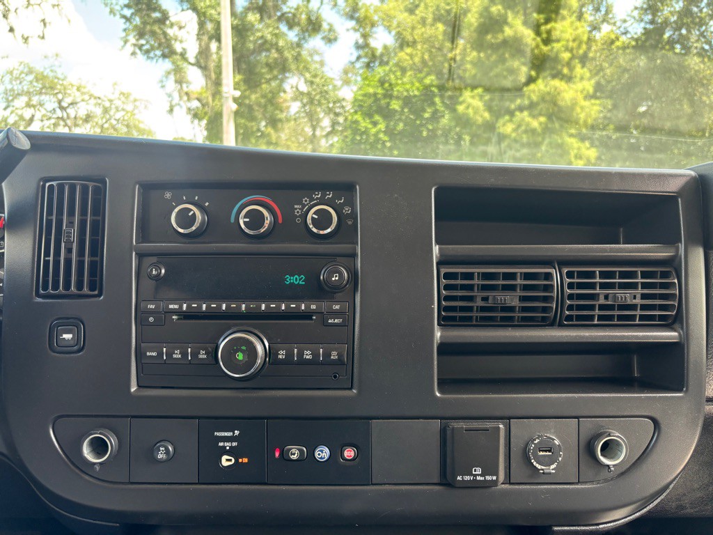 2017 Chevrolet Express Image 21