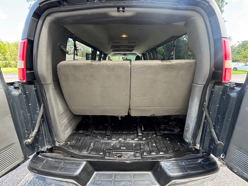 2017 Chevrolet Express Image 23