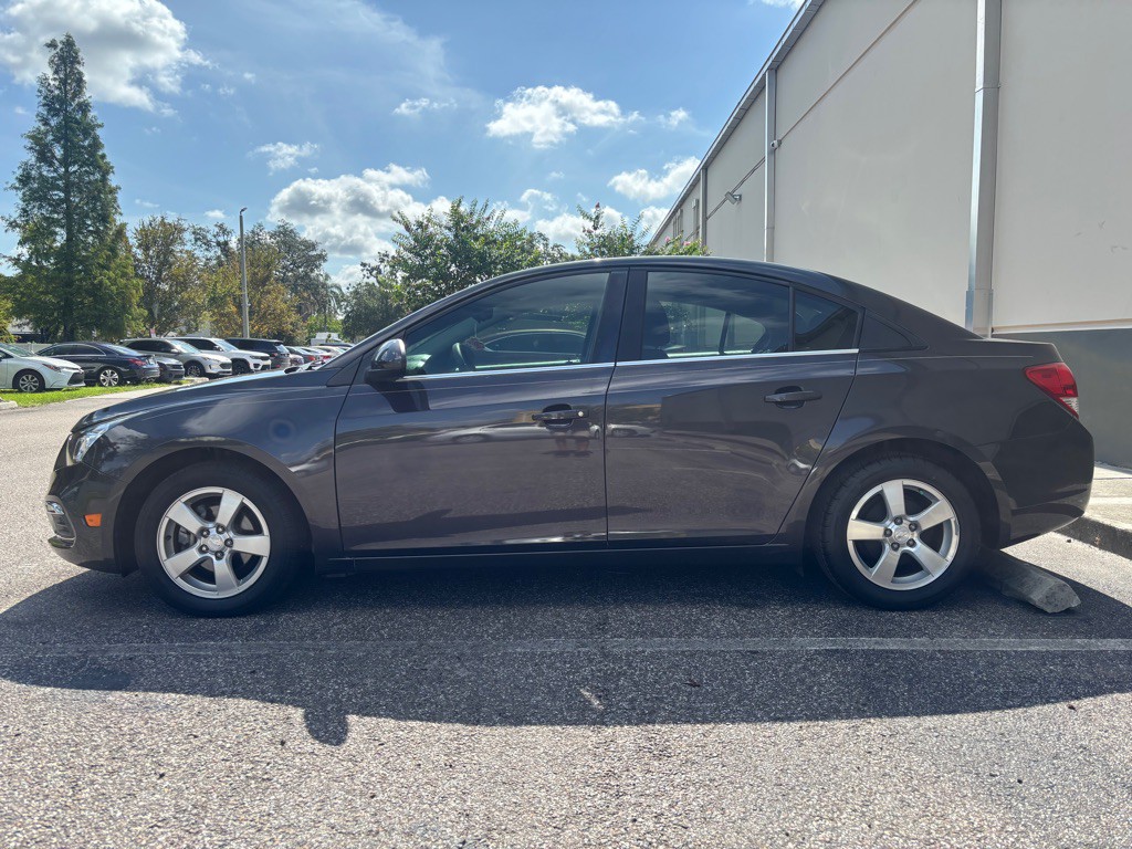 2016 Chevrolet Cruze Image 2