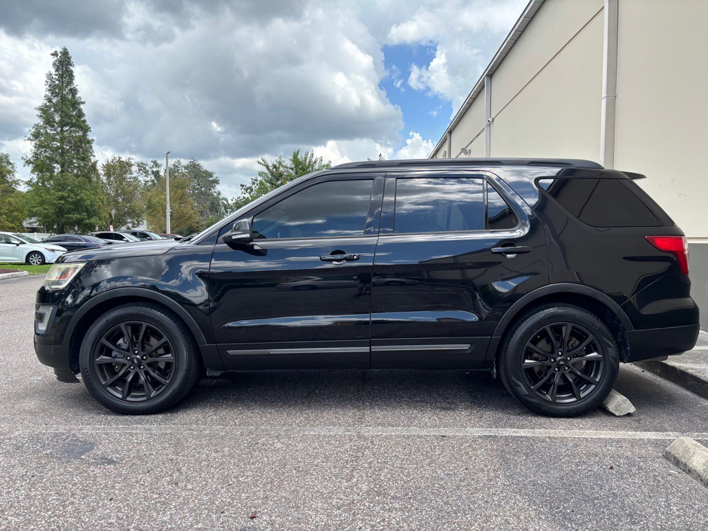 2017 Ford Explorer Image 2