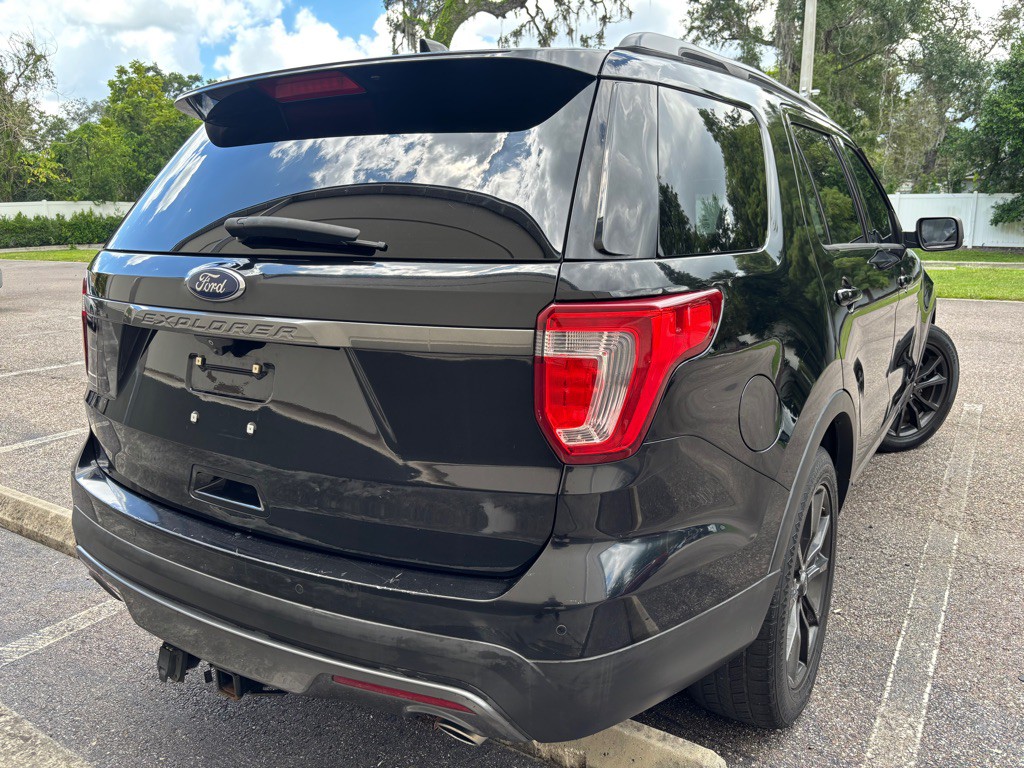 2017 Ford Explorer Image 6