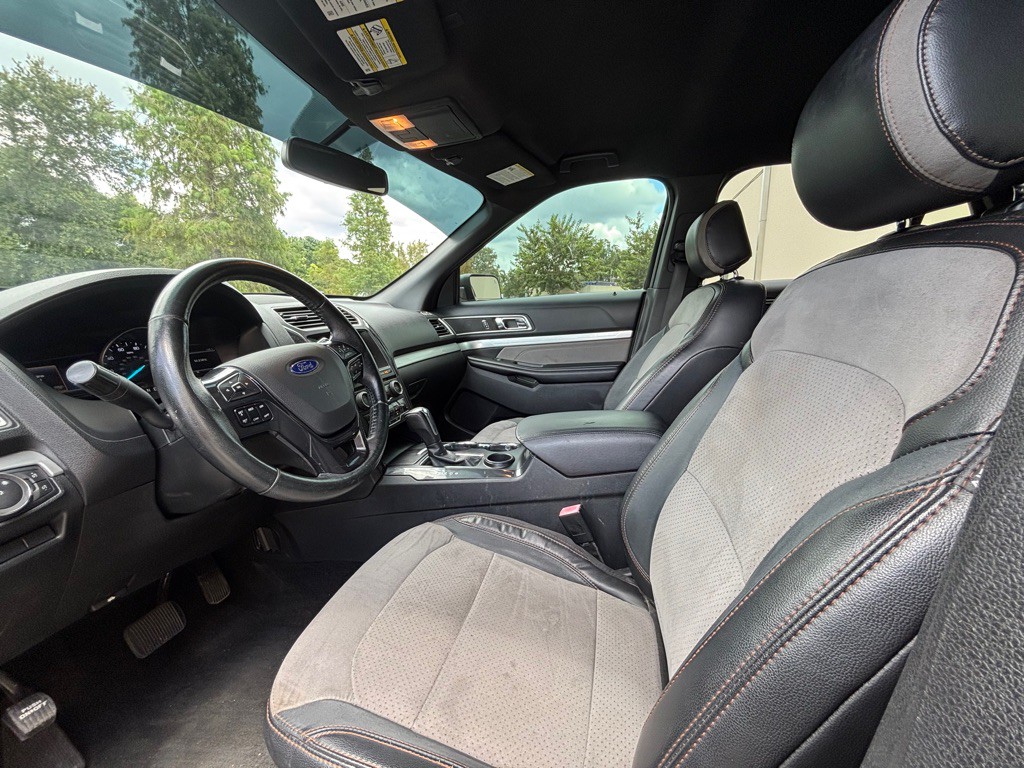 2017 Ford Explorer Image 9