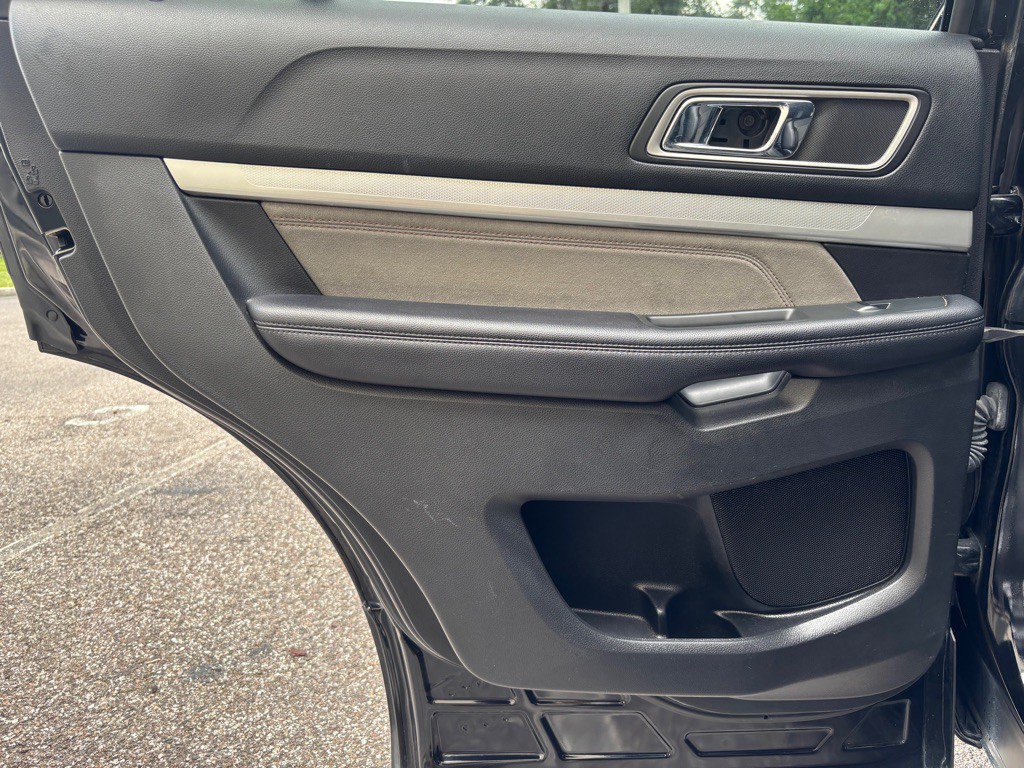 2017 Ford Explorer Image 11