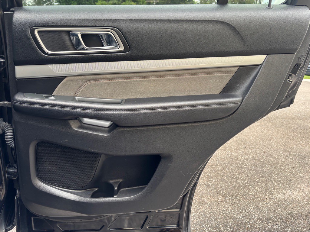 2017 Ford Explorer Image 18