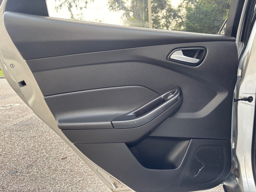 2017 Ford Focus Image 11