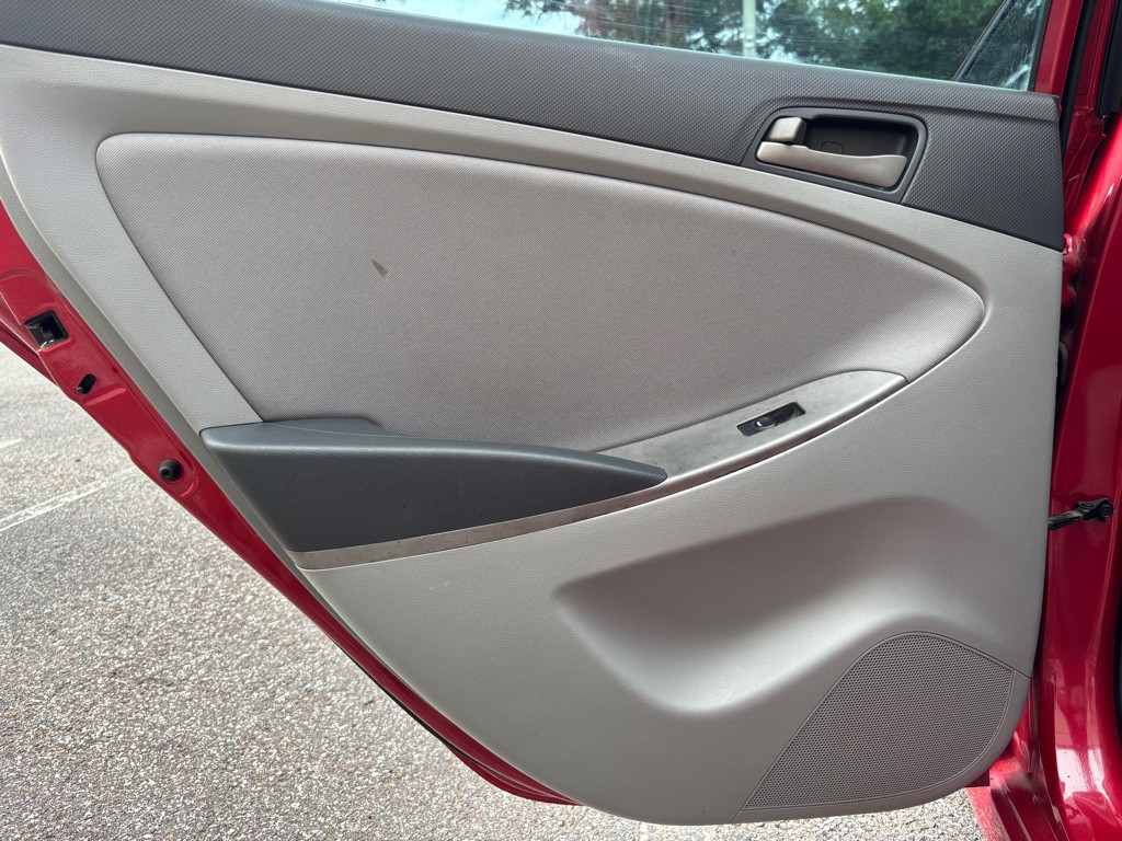 2017 Hyundai Accent Image 10