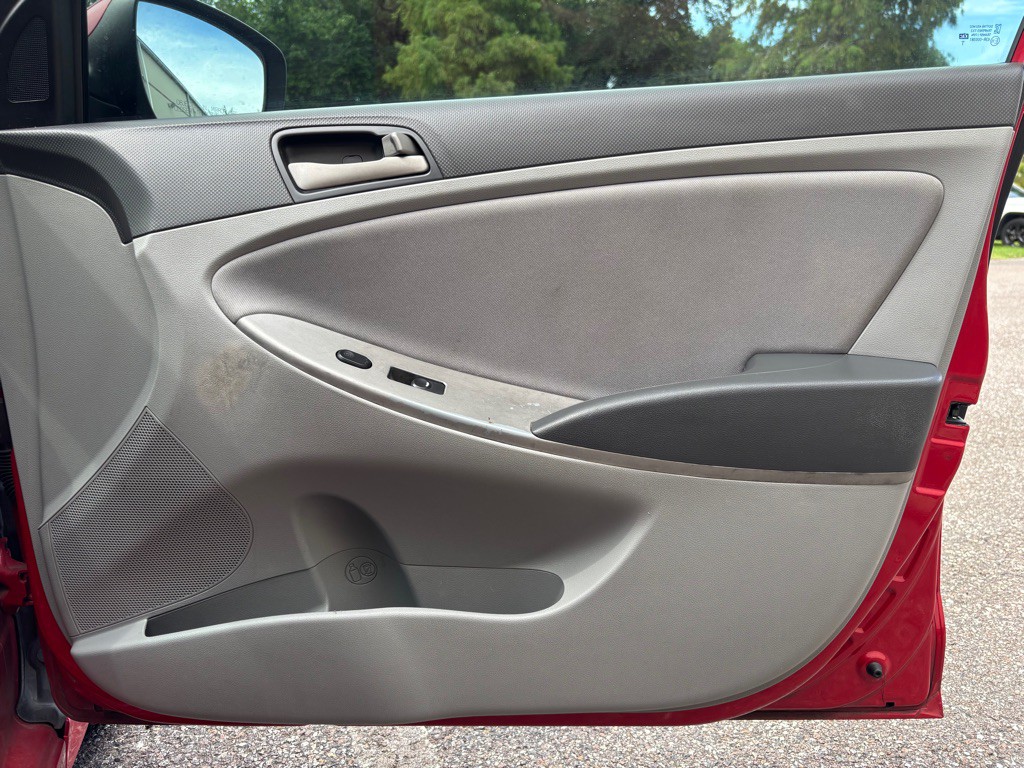2017 Hyundai Accent Image 13