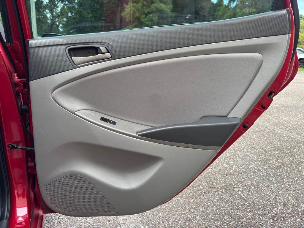 2017 Hyundai Accent Image 16