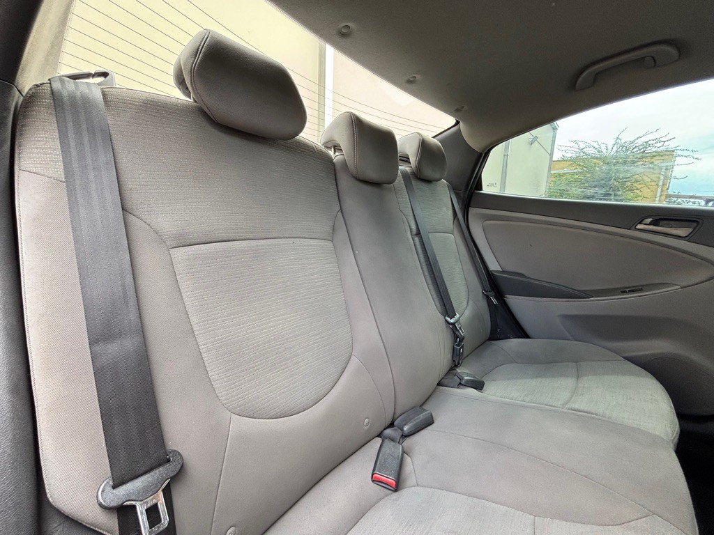 2017 Hyundai Accent Image 18