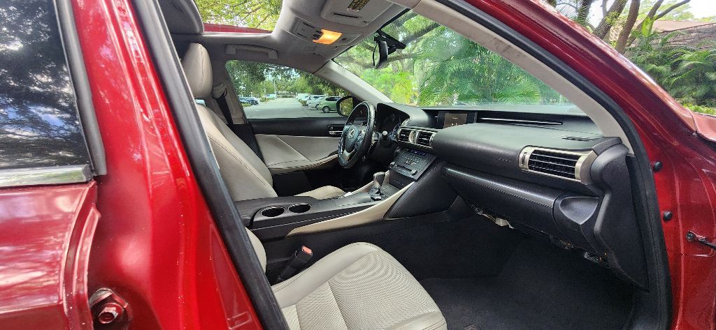 2015 Lexus IS Image 16