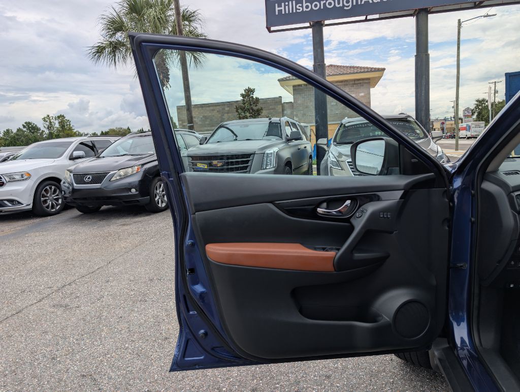 2017 Nissan Rogue Image 16