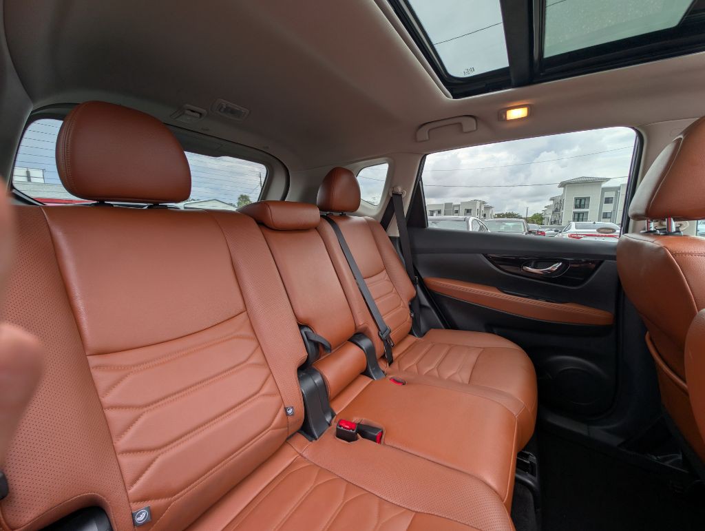 2017 Nissan Rogue Image 24