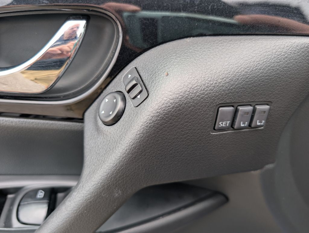 2017 Nissan Rogue Image 30