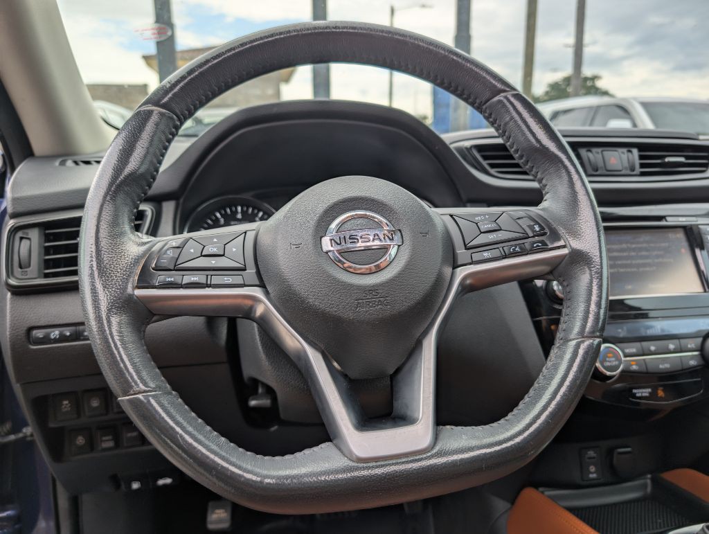 2017 Nissan Rogue Image 32