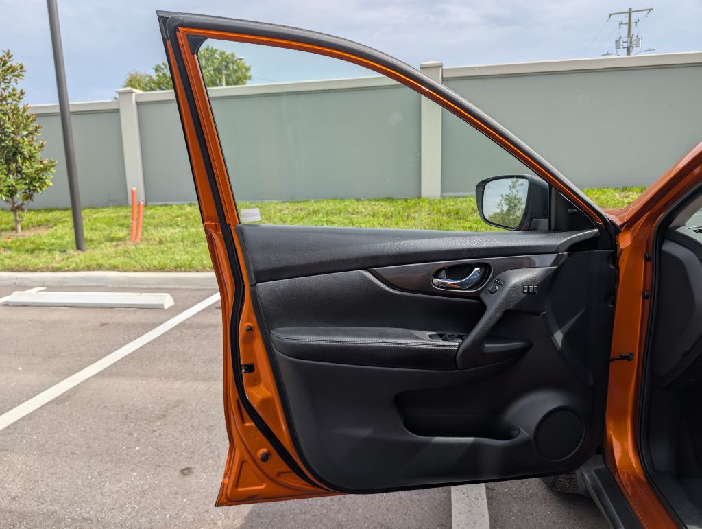 2019 Nissan Rogue Image 14