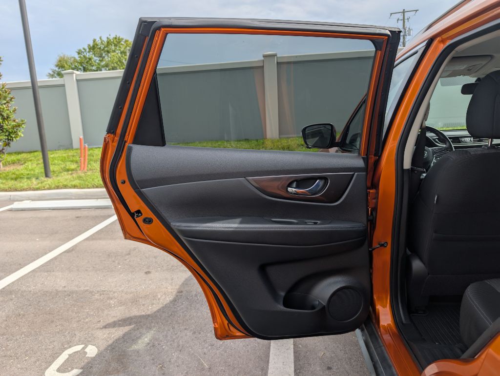 2019 Nissan Rogue Image 18