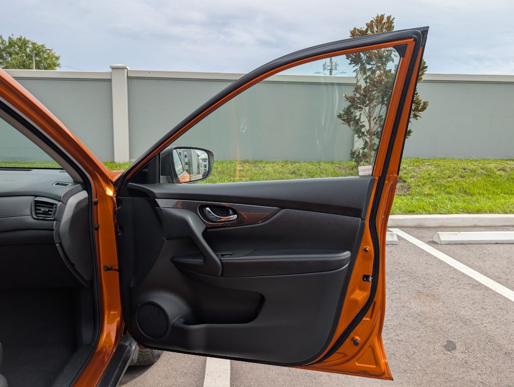 2019 Nissan Rogue Image 24