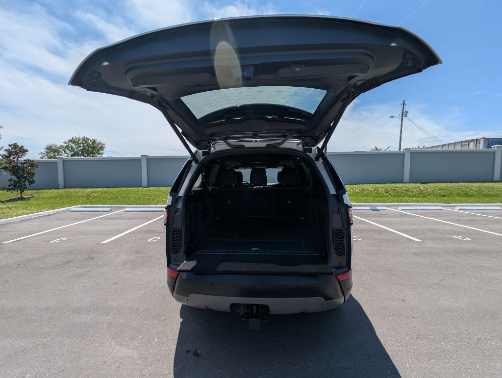 2019 Land Rover Discovery Image 13