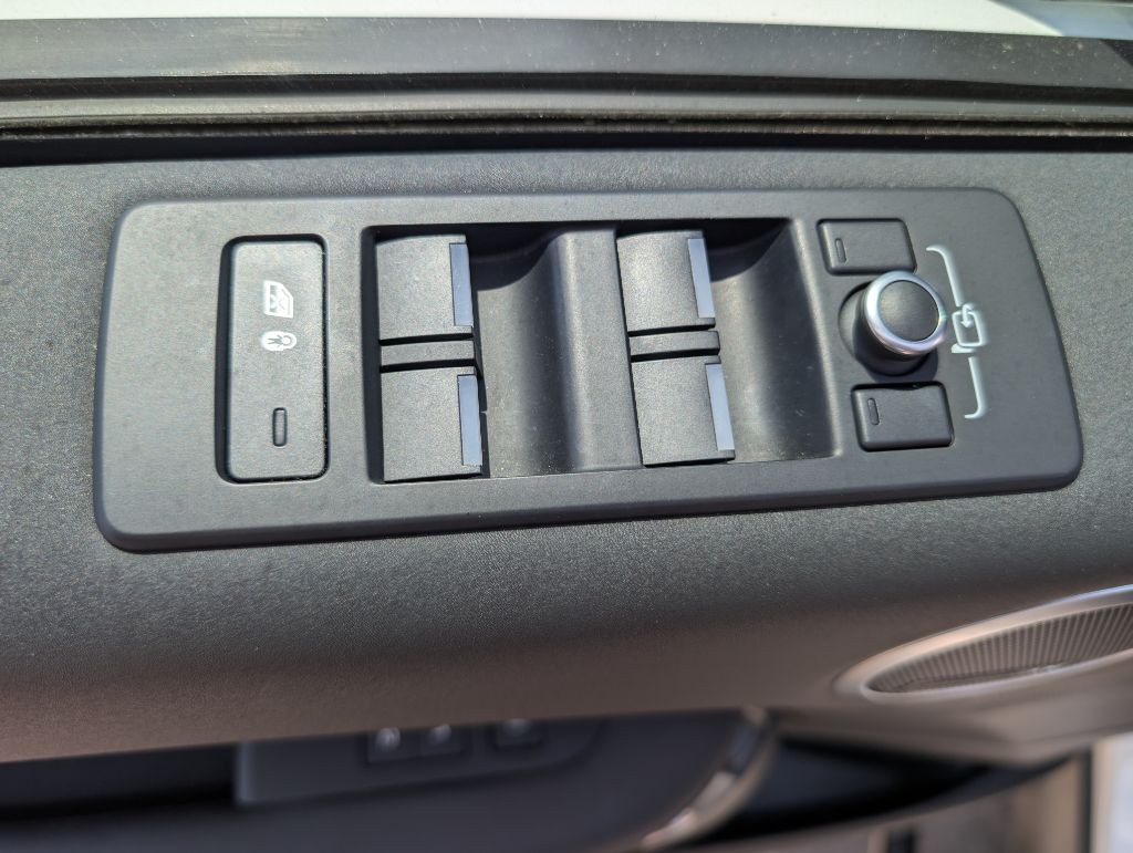 2019 Land Rover Discovery Image 17