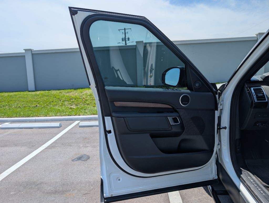 2019 Land Rover Discovery Image 22