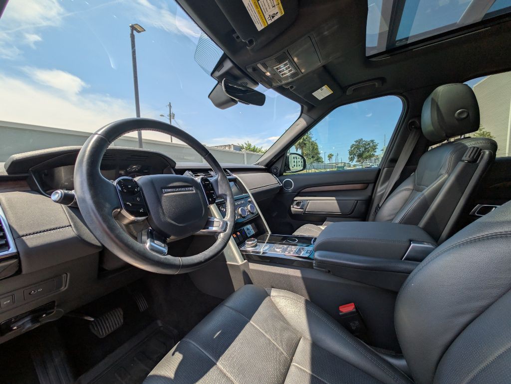 2019 Land Rover Discovery Image 24