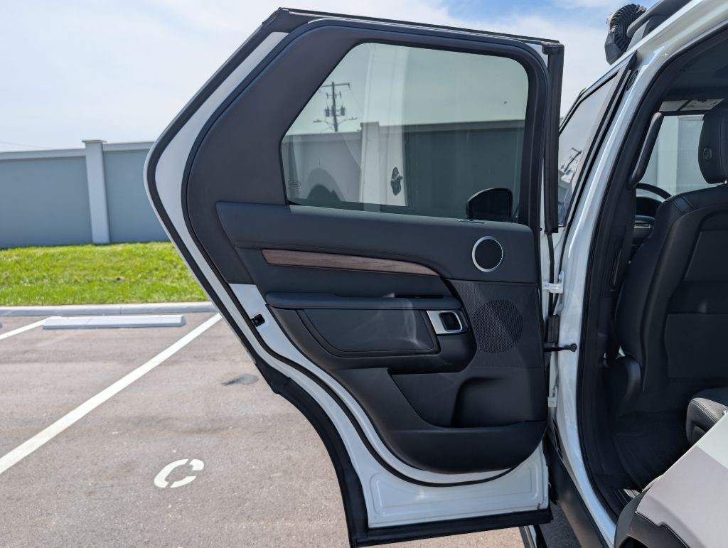 2019 Land Rover Discovery Image 25