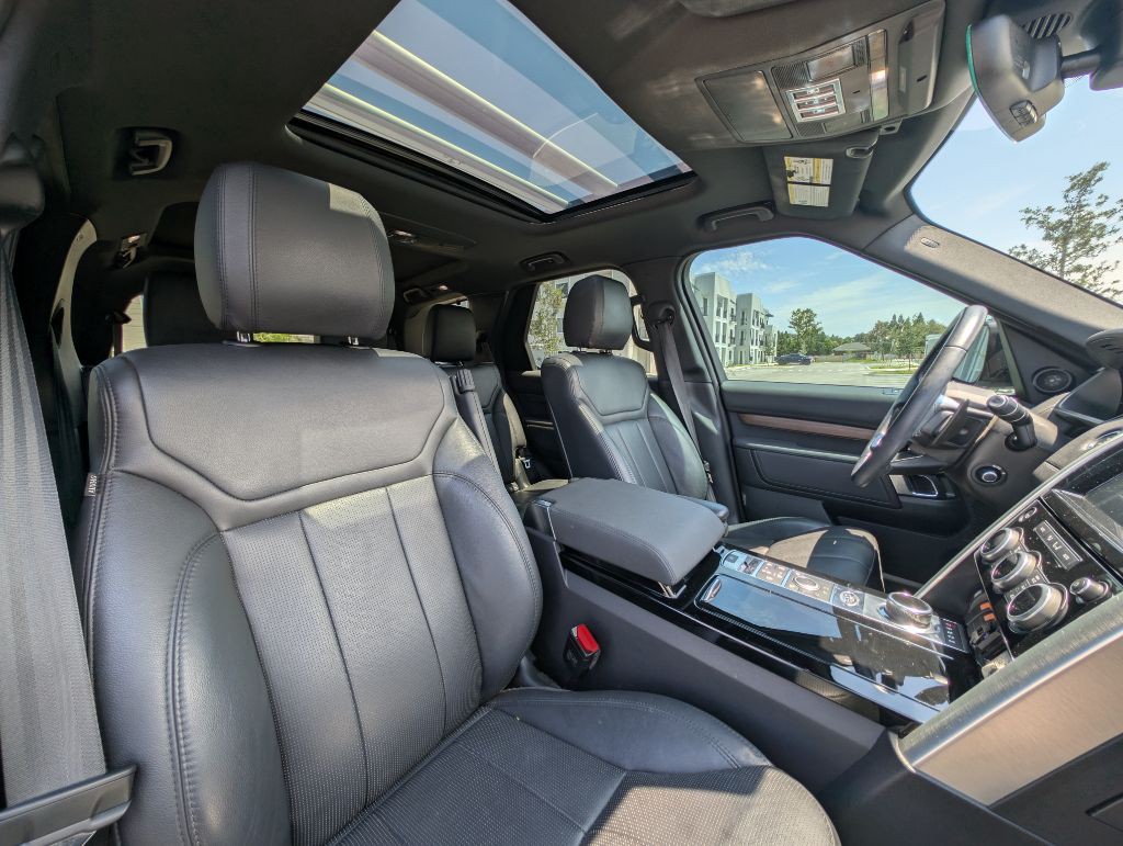 2019 Land Rover Discovery Image 30