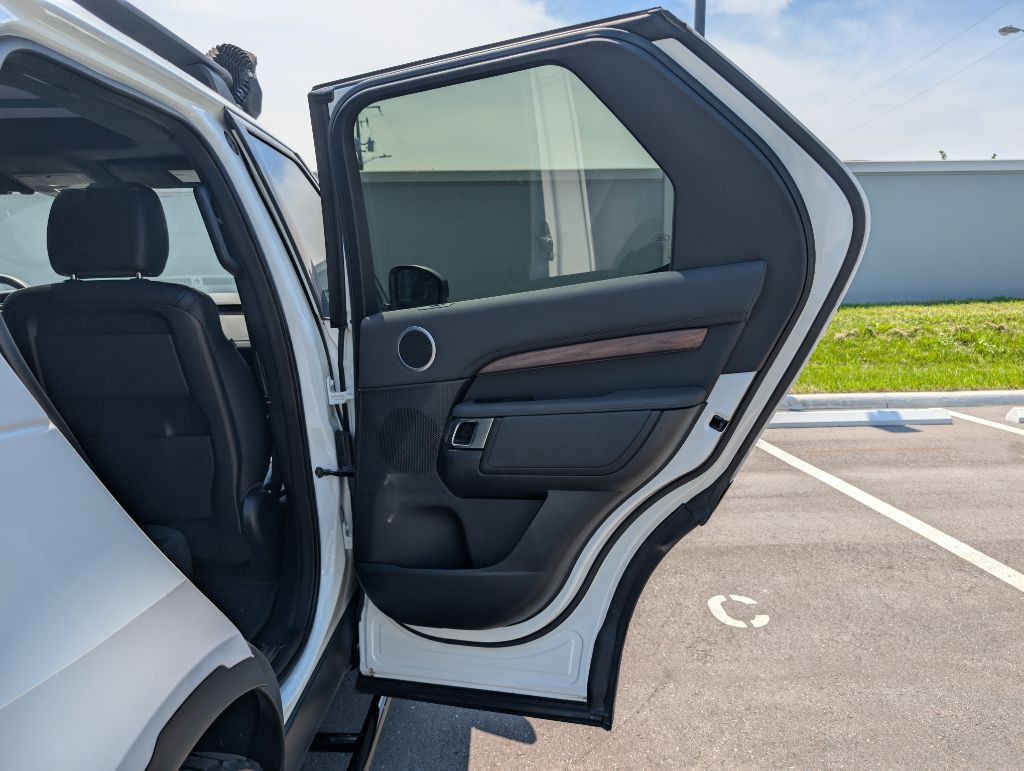 2019 Land Rover Discovery Image 31