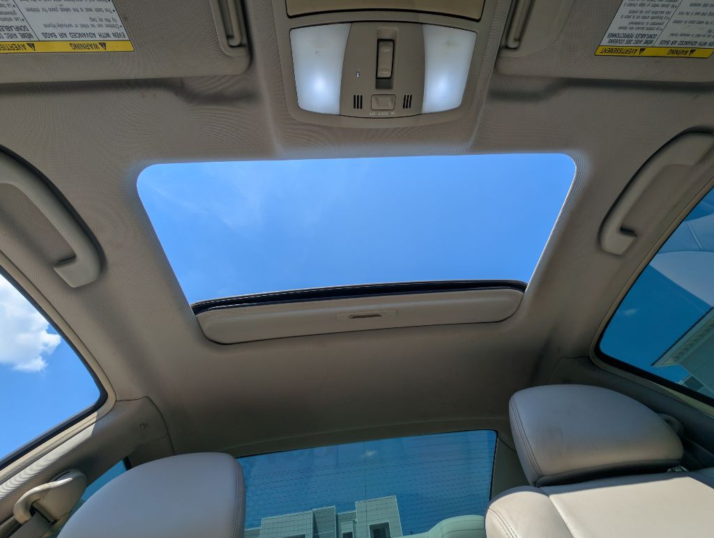 2012 INFINITI G37 Image 18