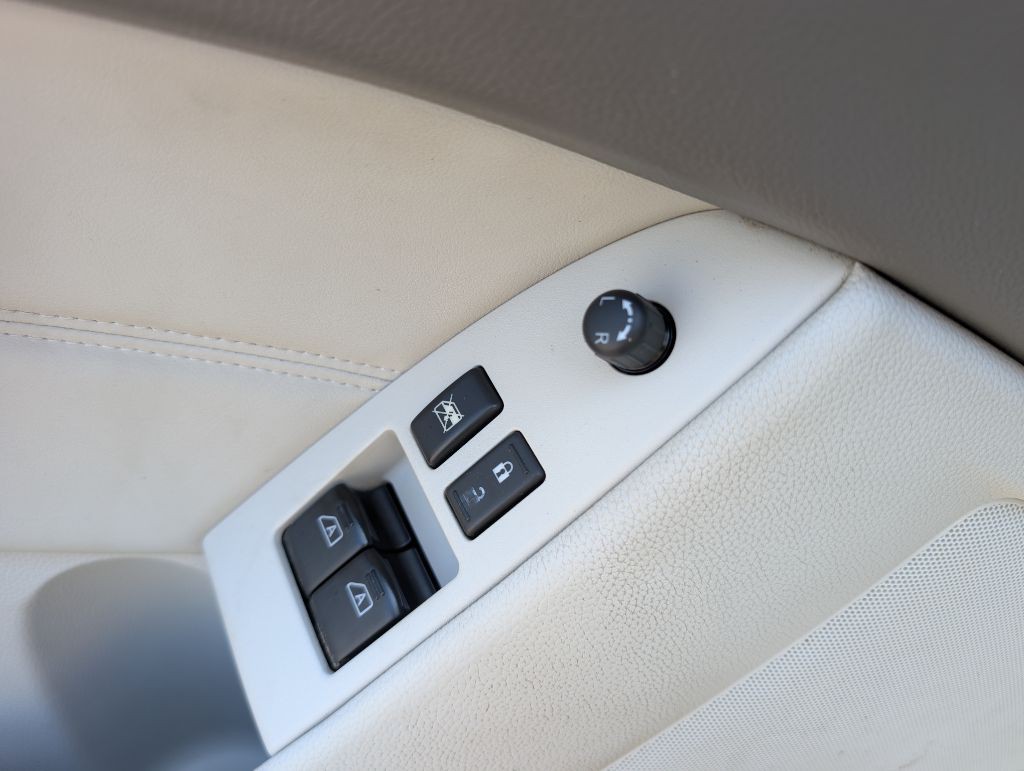 2012 INFINITI G37 Image 23