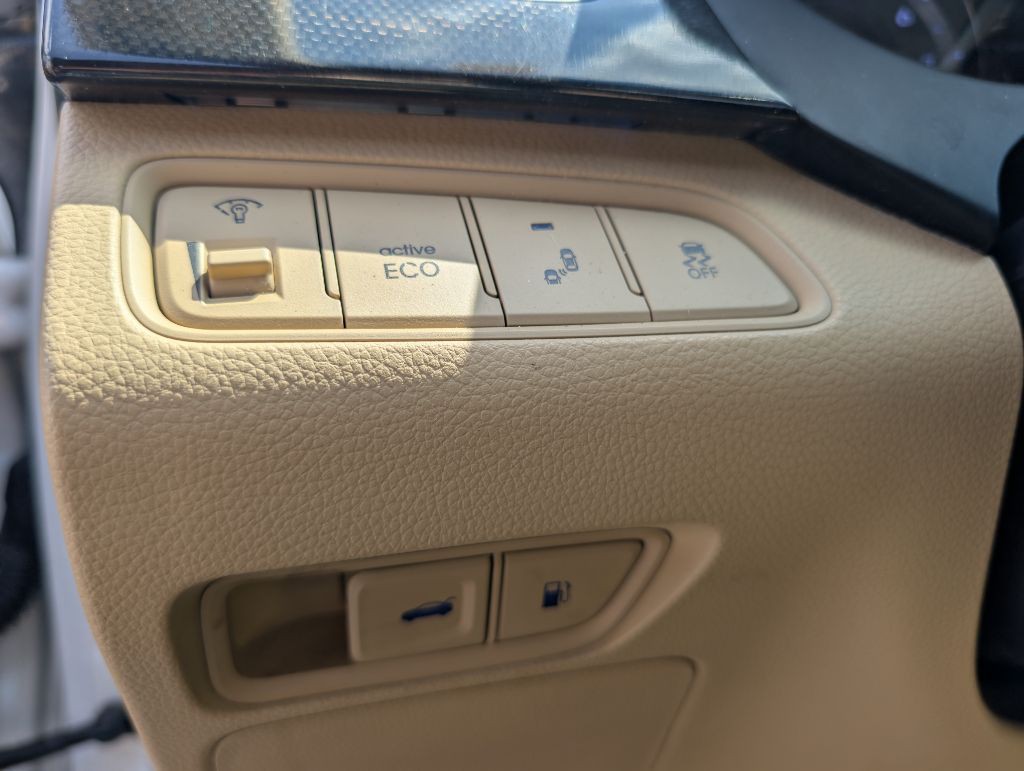 2015 Hyundai Azera Image 28