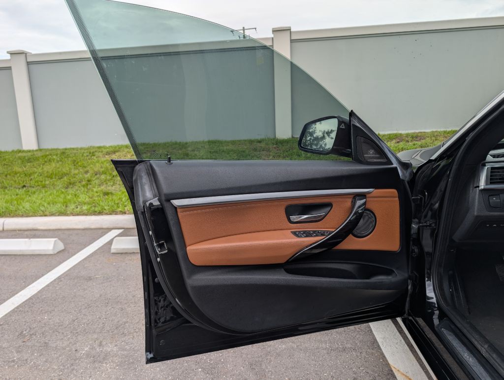 2017 BMW 3 Series Image 11