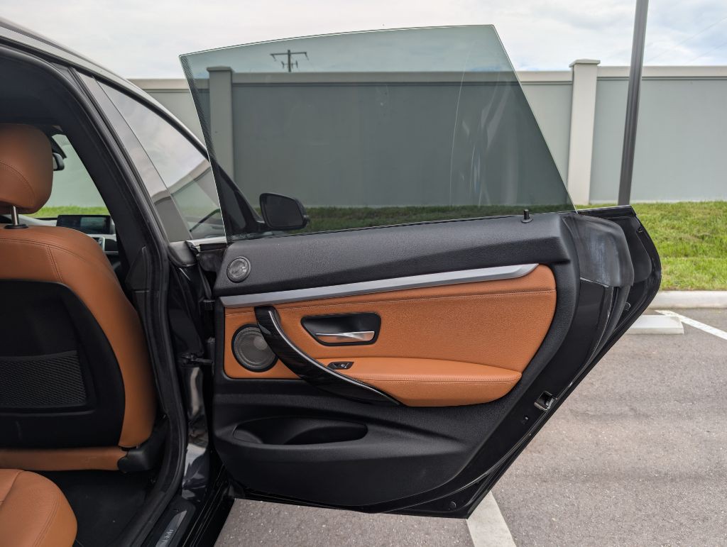 2017 BMW 3 Series Image 13