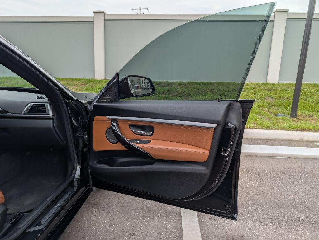 2017 BMW 3 Series Image 14