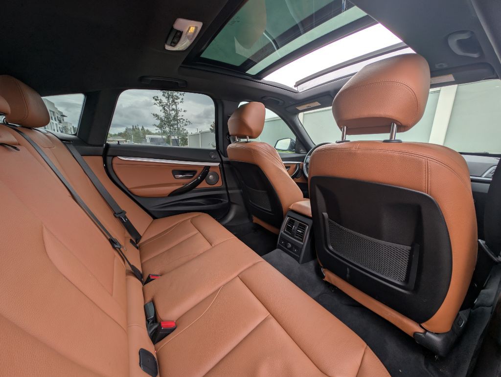 2017 BMW 3 Series Image 19