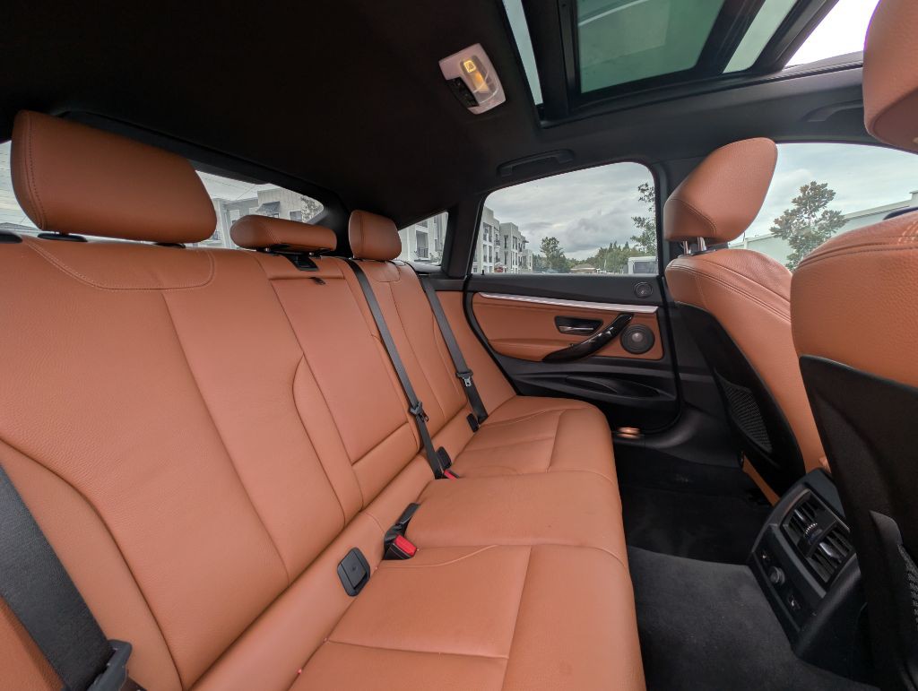 2017 BMW 3 Series Image 20
