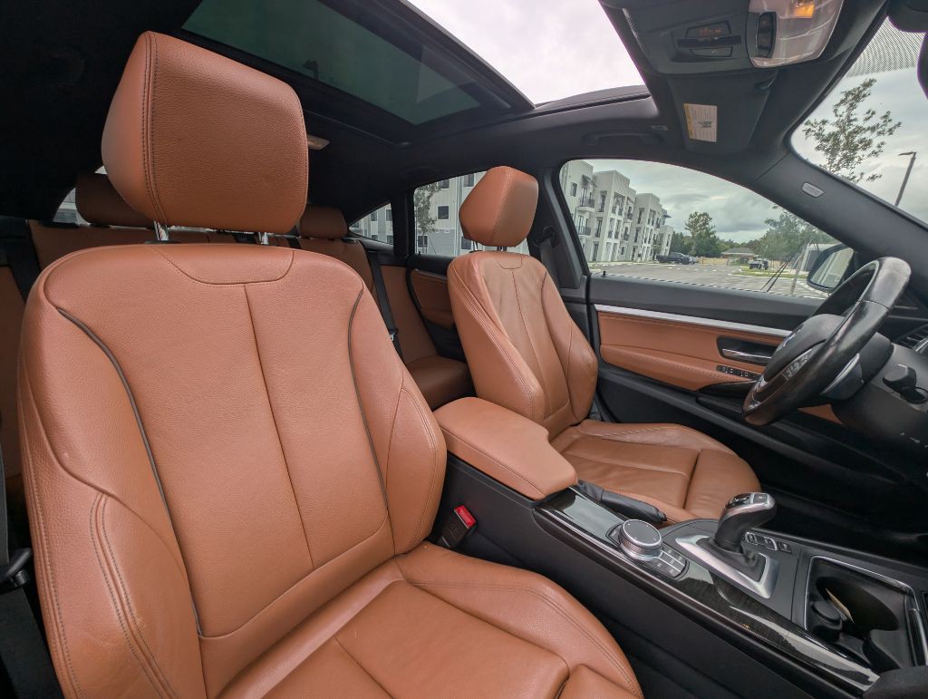 2017 BMW 3 Series Image 22