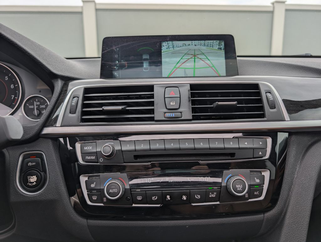 2017 BMW 3 Series Image 28