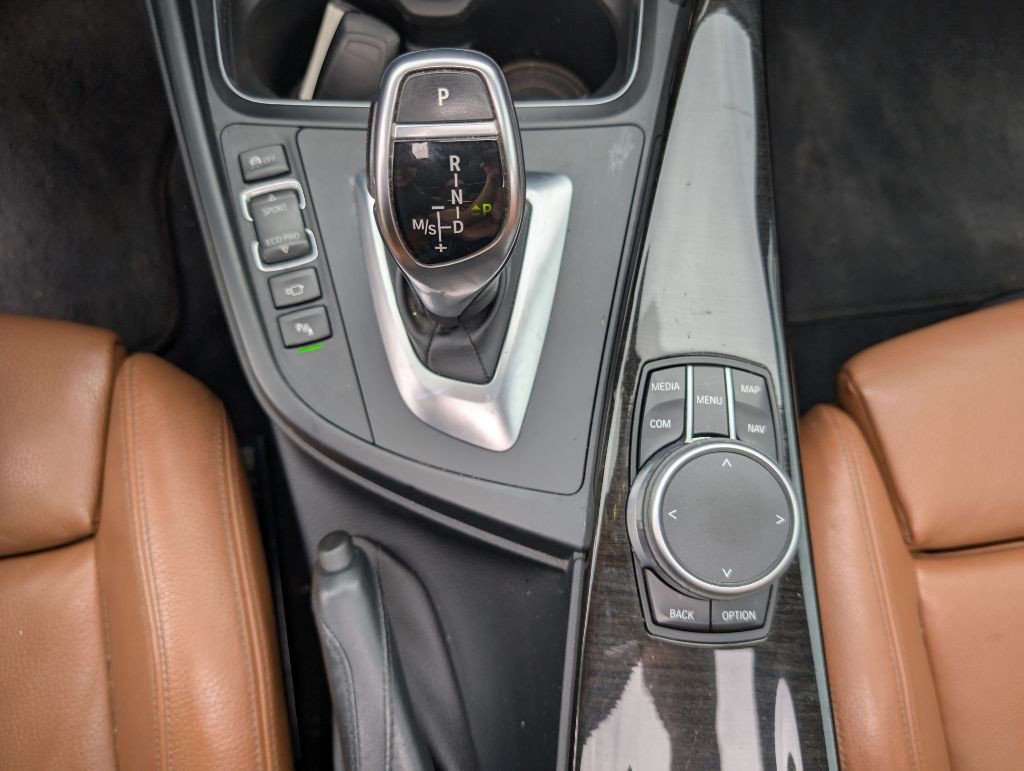 2017 BMW 3 Series Image 29