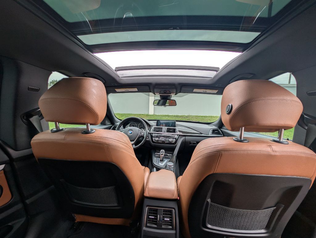 2017 BMW 3 Series Image 35