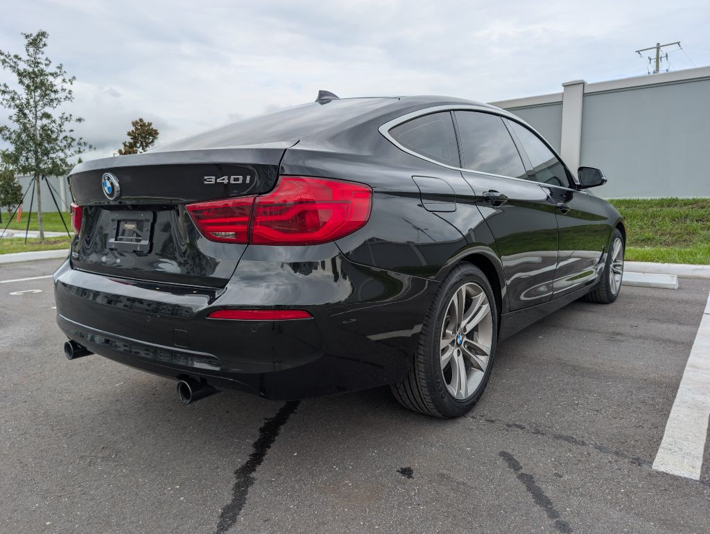 2017 BMW 3 Series Image 5