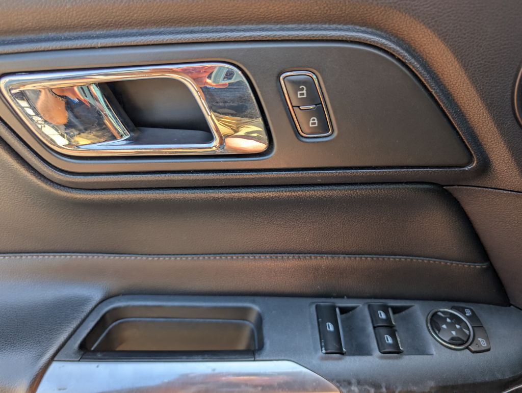 2015 Ford Mustang Image 28