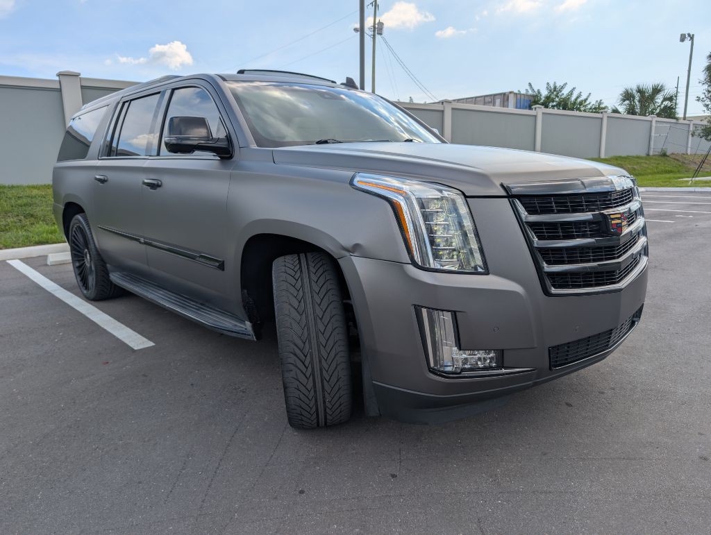 2016 Cadillac Escalade Image 2