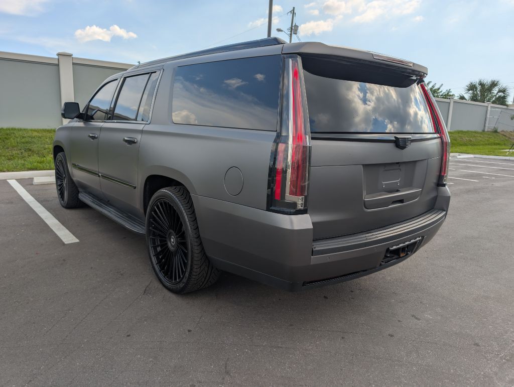 2016 Cadillac Escalade Image 10