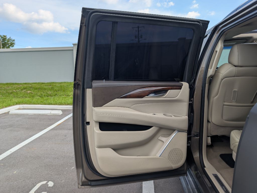 2016 Cadillac Escalade Image 17
